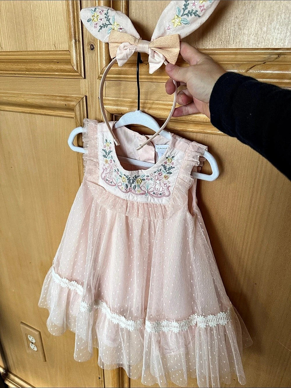 Tahari Girls 12M Pink Embroidered Dress Like New